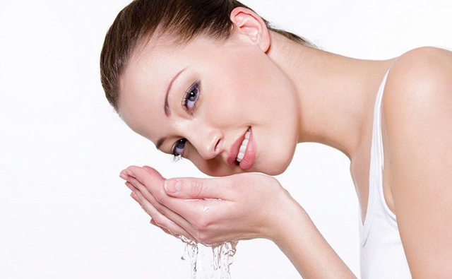 Rửa mặt là bước quan trọng nhất trong chăm sóc da